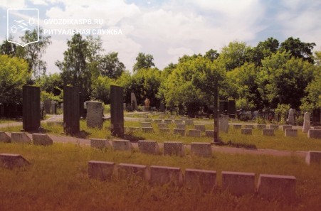 Священники разрешили заранее приобретать места на кладбище