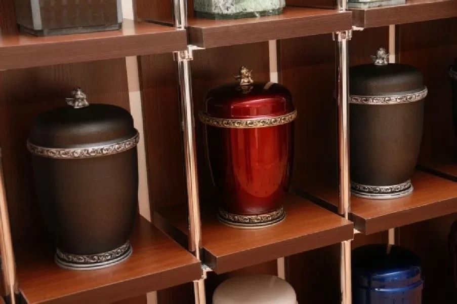 Выдача  и хранение урн с прахом в крематории