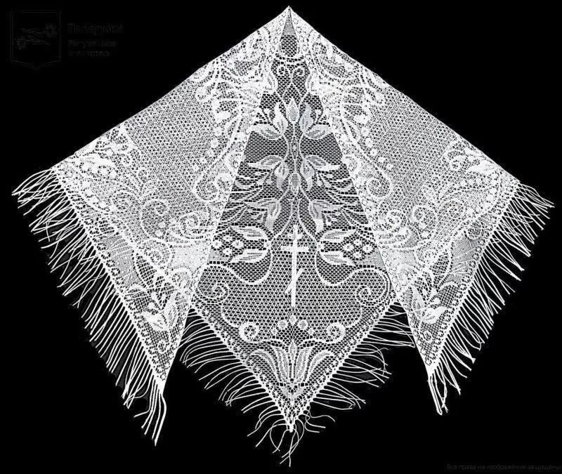 Косынка гипюровая с бахромой