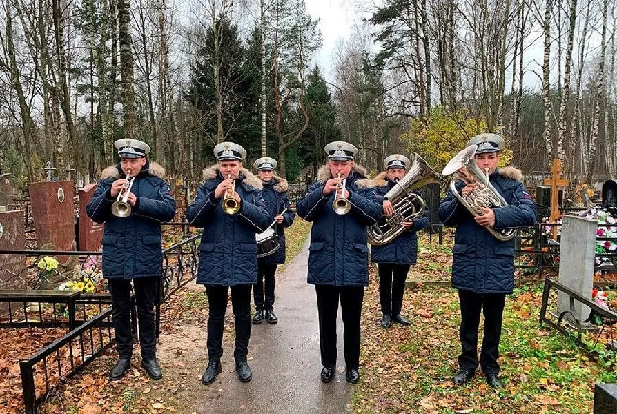 Оркестр на похоронах