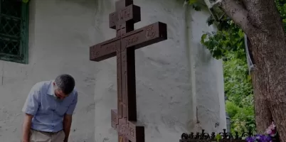 Надгробие с данными об усопшем