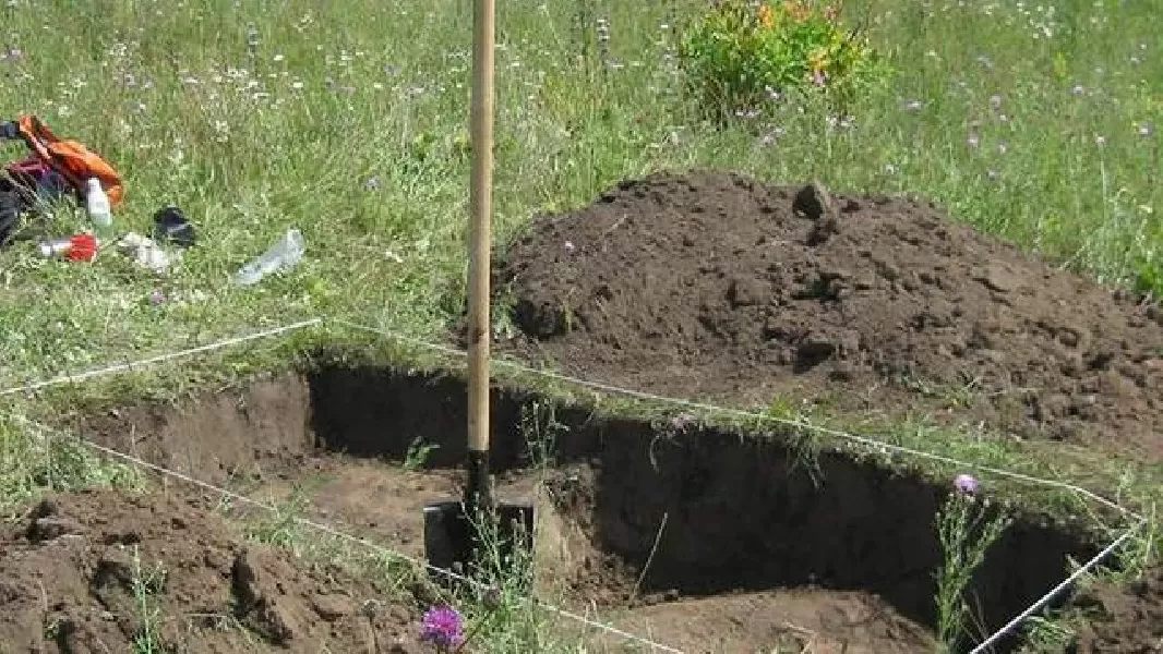 Копка могилы 