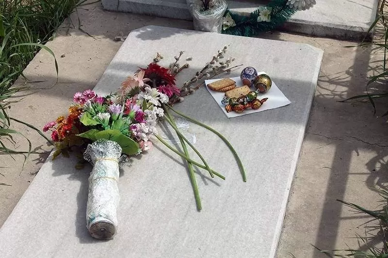 еда на магиле