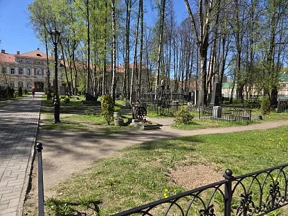 Кладбище Коммунистическая площадка Александро-Невской лавры в Санкт-Петербурге