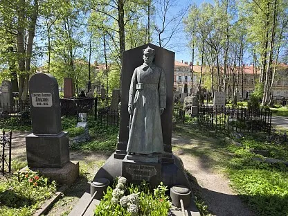 Кладбище Коммунистическая площадка Александро-Невской лавры в Санкт-Петербурге