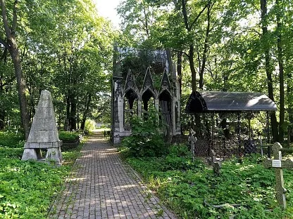 Новодевичье кладбище в Санкт-Петербурге