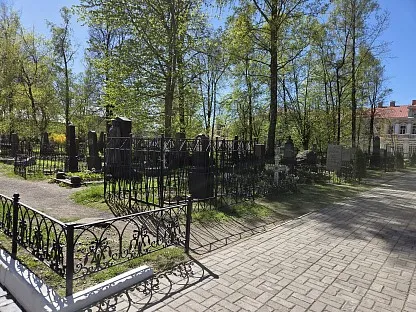 Кладбище Коммунистическая площадка Александро-Невской лавры в Санкт-Петербурге