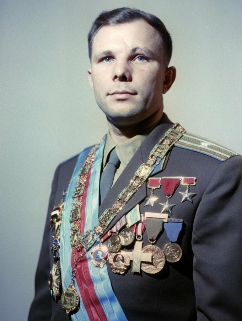 Снимок_экрана_2020-10-28_в_17.21.06.png Юрий Гагарин